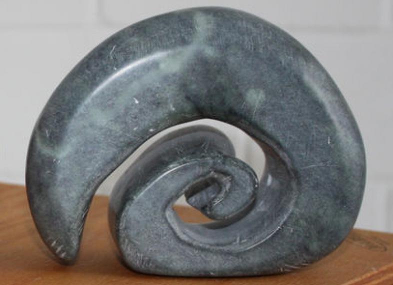 Der Stein, der die Form einer Schnecke hat, lässt sich sehr gut als Symbol für „ Teilhabe statt Ausgrenzung“ sehen.