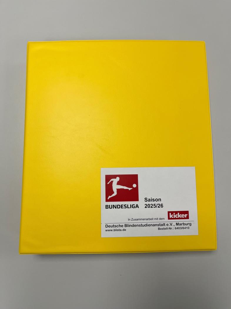 Ein Bild des gelben kicker-Sonderheft der Bundesliga Saison 2025/26 mit rotem Logo.