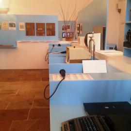 Einzelne Stationen geben den Ausstellungsbesuchern via Text und Audio Informationen rund um die blista